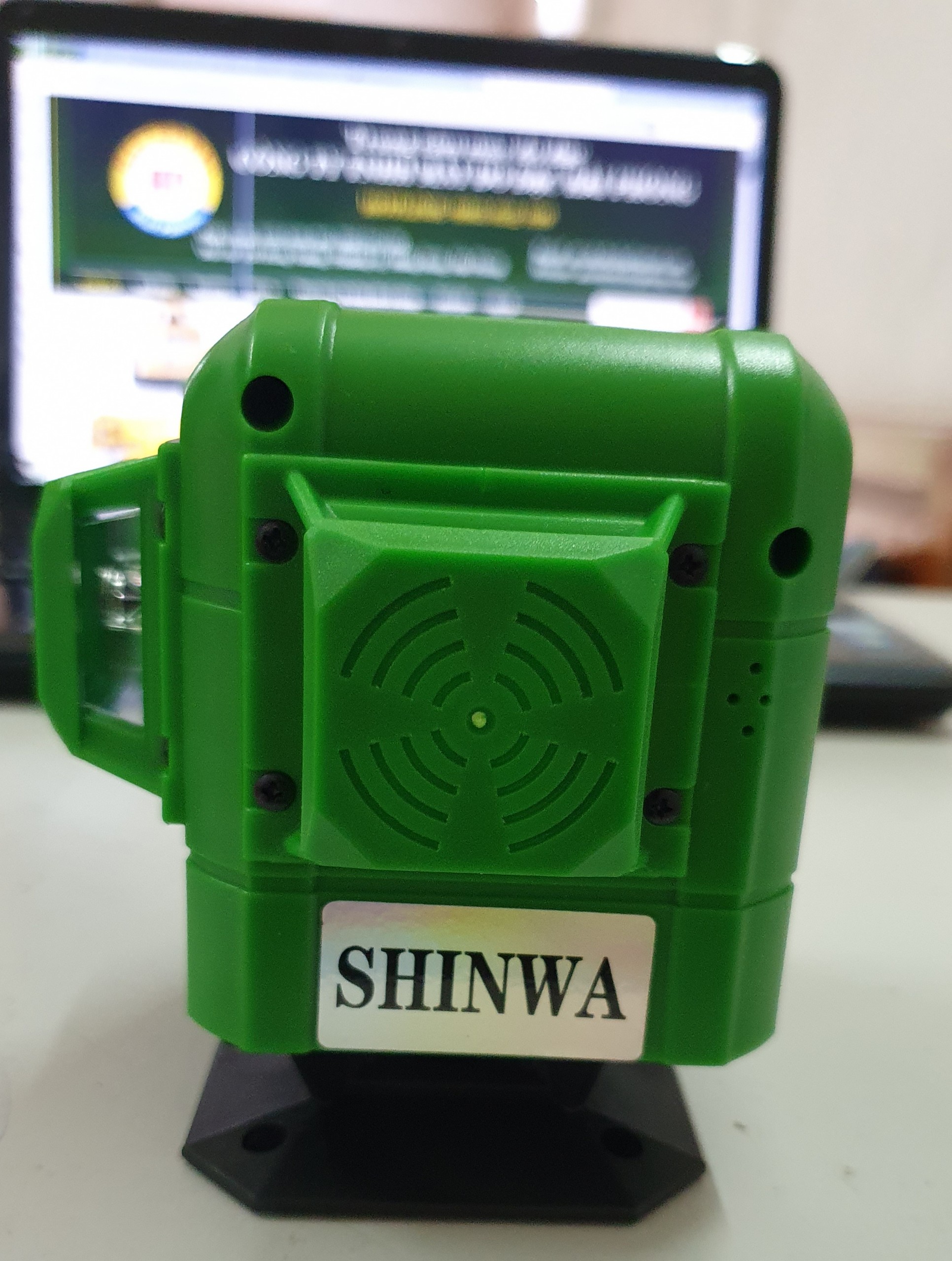 Máy laser tia xanh 12 tia Shinwa